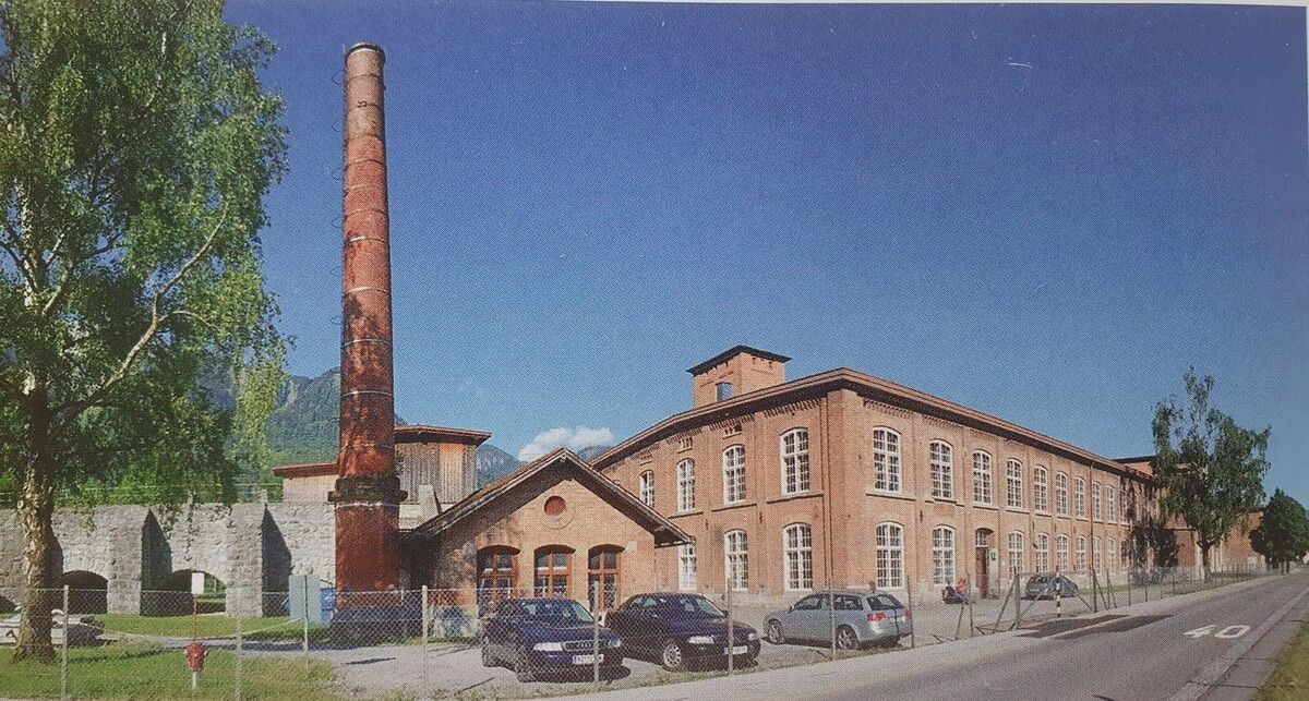 Spinnerei Klarenbrunn mit Kanal, Schlot und Kesselhaus 2013.⇒böhringer