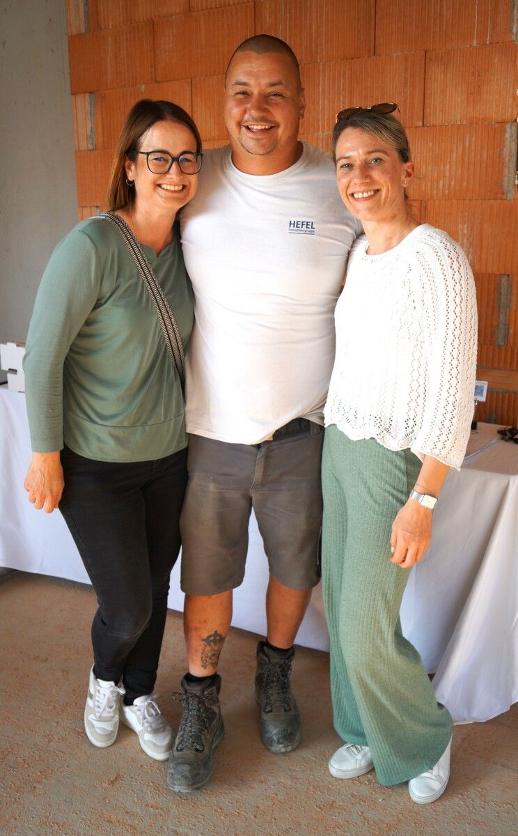 Stefanie Müller, Sebastian Fuchs und Anja Schuler von Hefel-Bau.