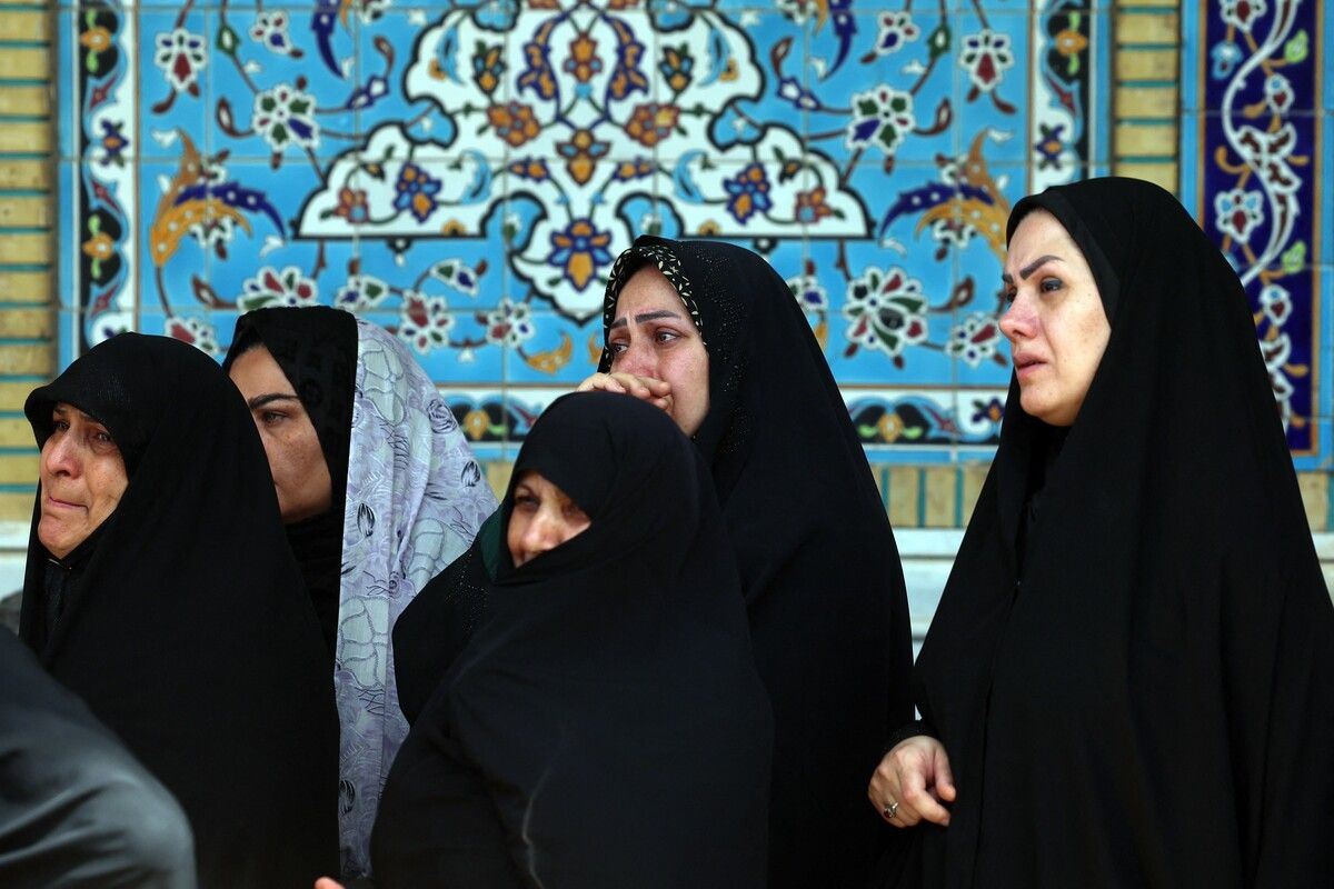 Trauer in Teheran während der Beerdigung eines iranischen Soldaten, der bei einem israelischen Angriff getötet wurde.⇒AFP