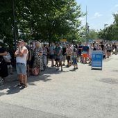 Einlass-Stau bei 30 Grad im Strandbad Bregenz