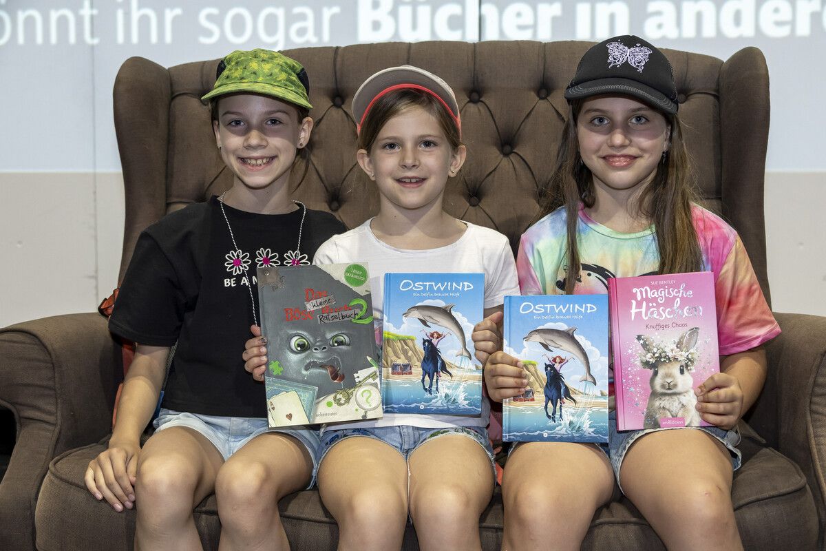 Während der Buch am Bach können Kinder in Geschichten eintauchen, die ihre Fantasie beflügeln, und auch ihr Lieblingsbuch entdecken. ⇒VN/Paulitsch