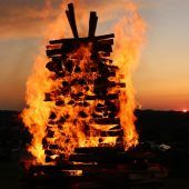 Am Krisabühel loderte das Sonnwendfeuer
