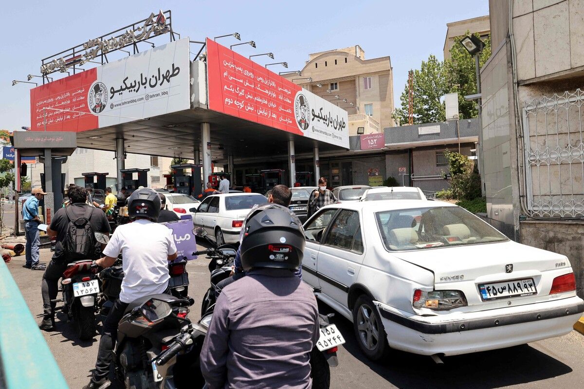 Tausende Menschen fliehen aus Teheran. Iranische Medien berichten von großen Verkehrsstaus. ⇒AFP