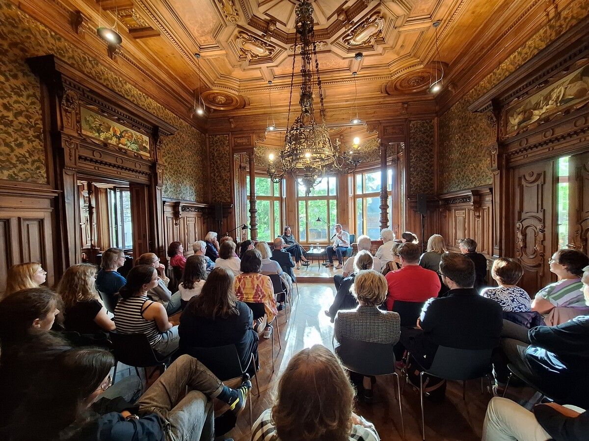 „Zufallsbegegnung“ hieß das neue Format einer Diskussion im Literaturhaus. ⇒STD