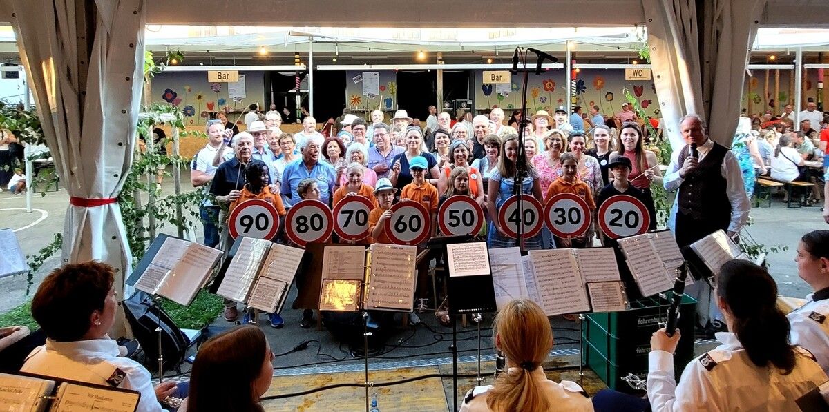 Alle „5er-Jubiläums-Jahrgänge“ aus den fünf Leiblachtalgemeinden sind eingeladen, gemeinsam beim 51. Lochauer Dorffest ihren runden Geburtstag zu feiern.⇒Manfred Schallert