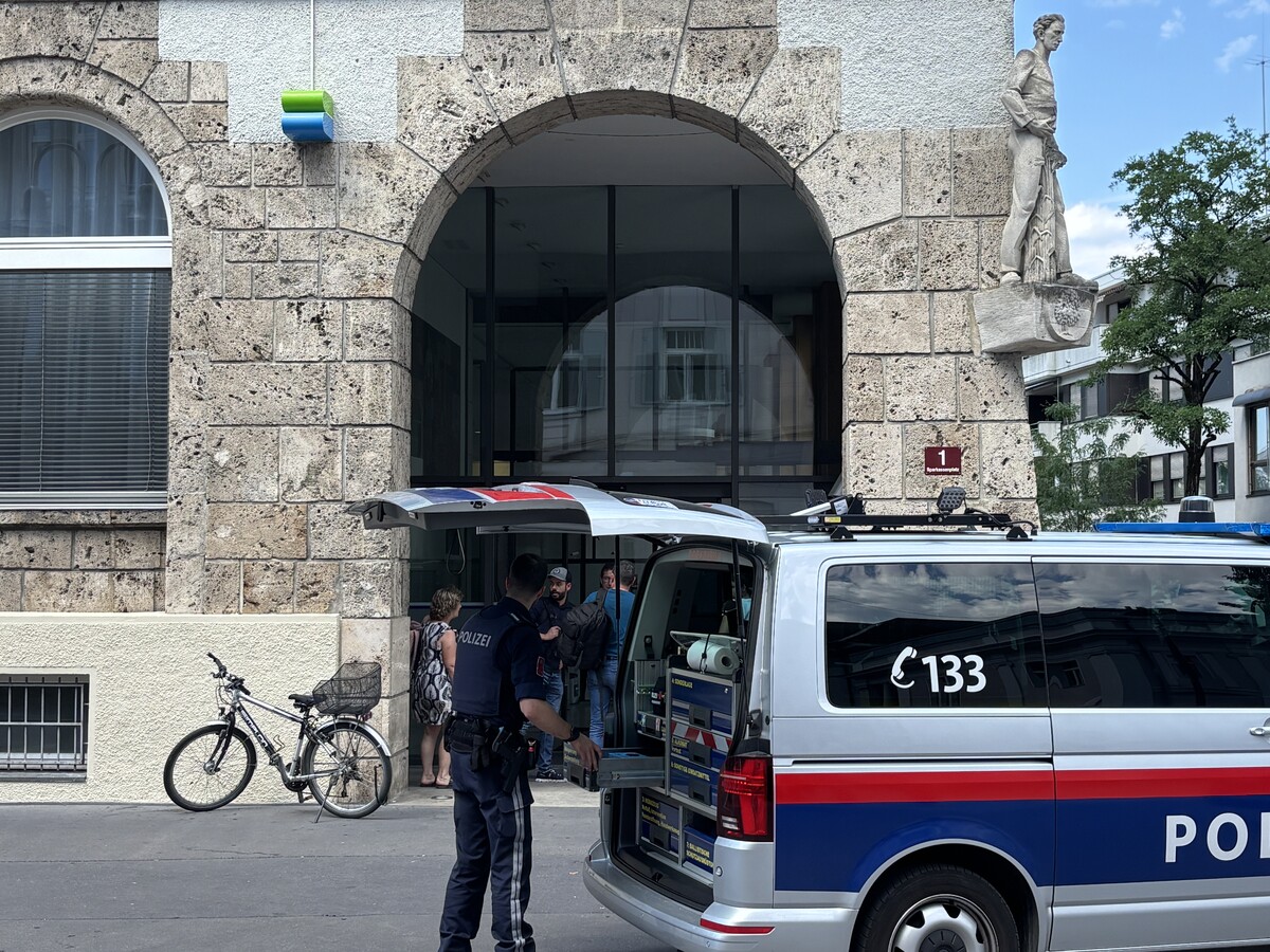 Am 30. Juni wurde die Sparkasse in Dornbirn ausgeraubt. Der in die Schweiz geflüchtete mutmaßlliche Täter wurde ausgeliefert.⇒vn/rauch