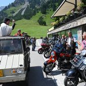 Motorradweihe und Bikerfreundschaft