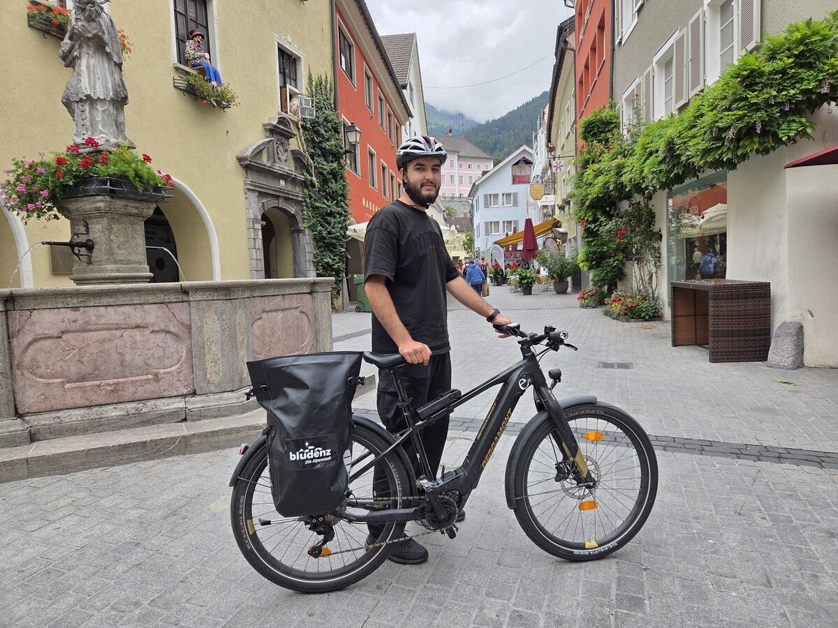 Asylwerber Emraiu Fakizada ist mittlerweile fix in Bludenz angestellt. ⇒Stadt Bludenz