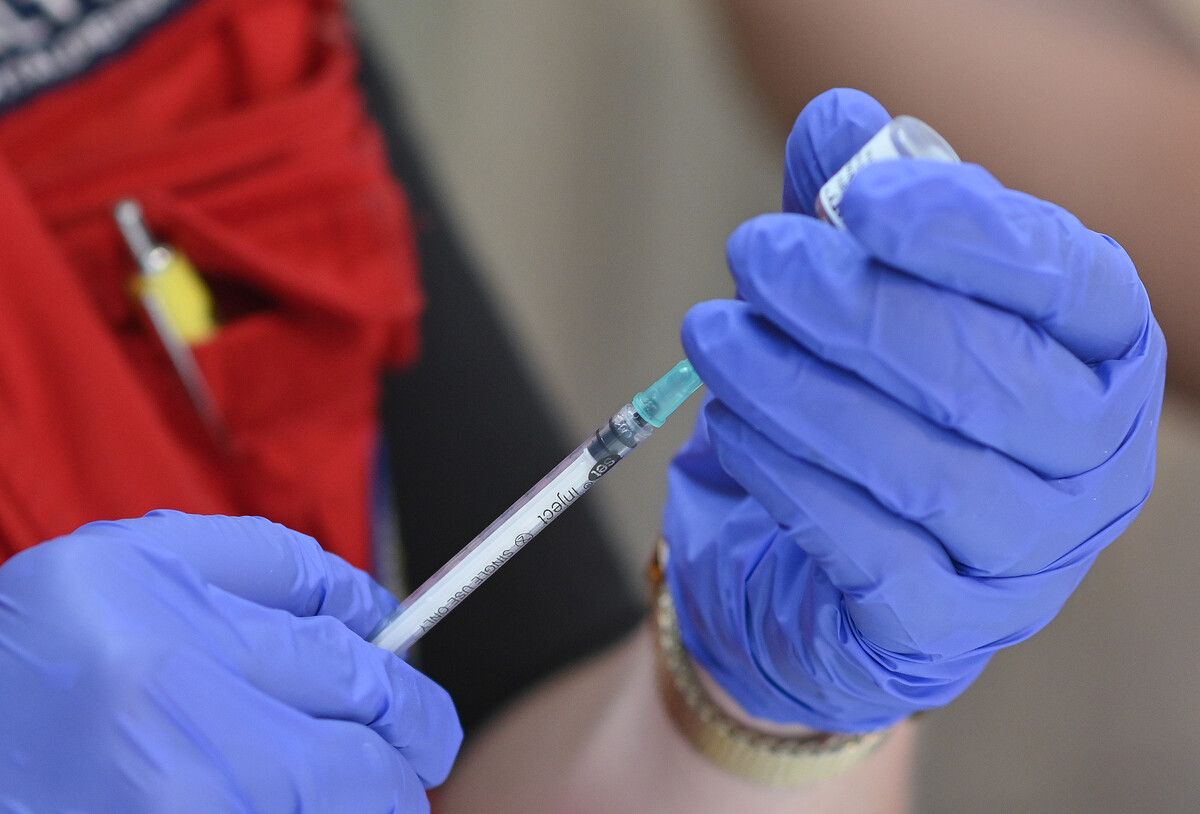 Bald werden zwei Impfungen für Ältere und Risikogruppen kostenlos: Jene gegen Gürtelrose und Pneumokokken. ⇒APA/Neubauer