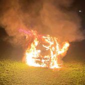 Zivilauto der Polizei in Brand gesteckt