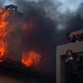 Kampf gegen Flammen dauert an