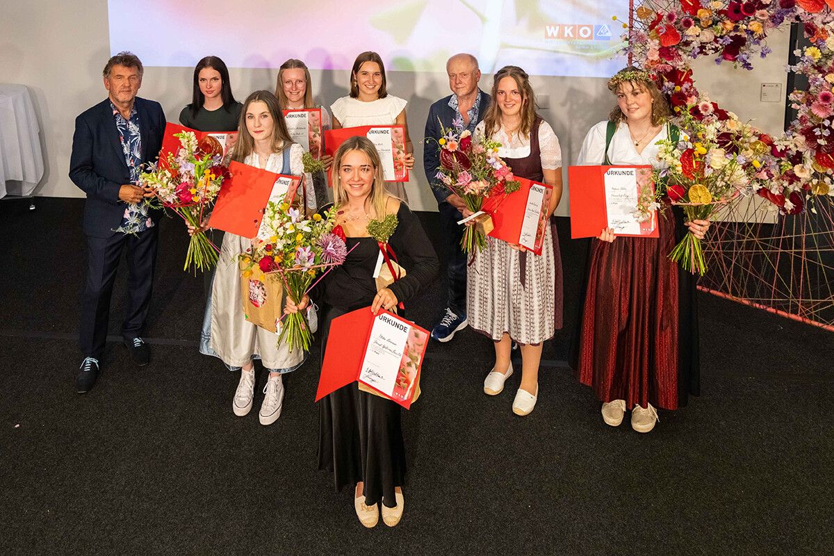 Blumenkunst Beim Bundeslehrlingswettbewerb der Floristen in Innsbruck überzeugte die Vorarlbergerin Stefanie Felder mit Kreativität und Technik. Sie sicherte sich den dritten Platz unter den besten Nachwuchs-Floristen Österreichs. ⇒WK