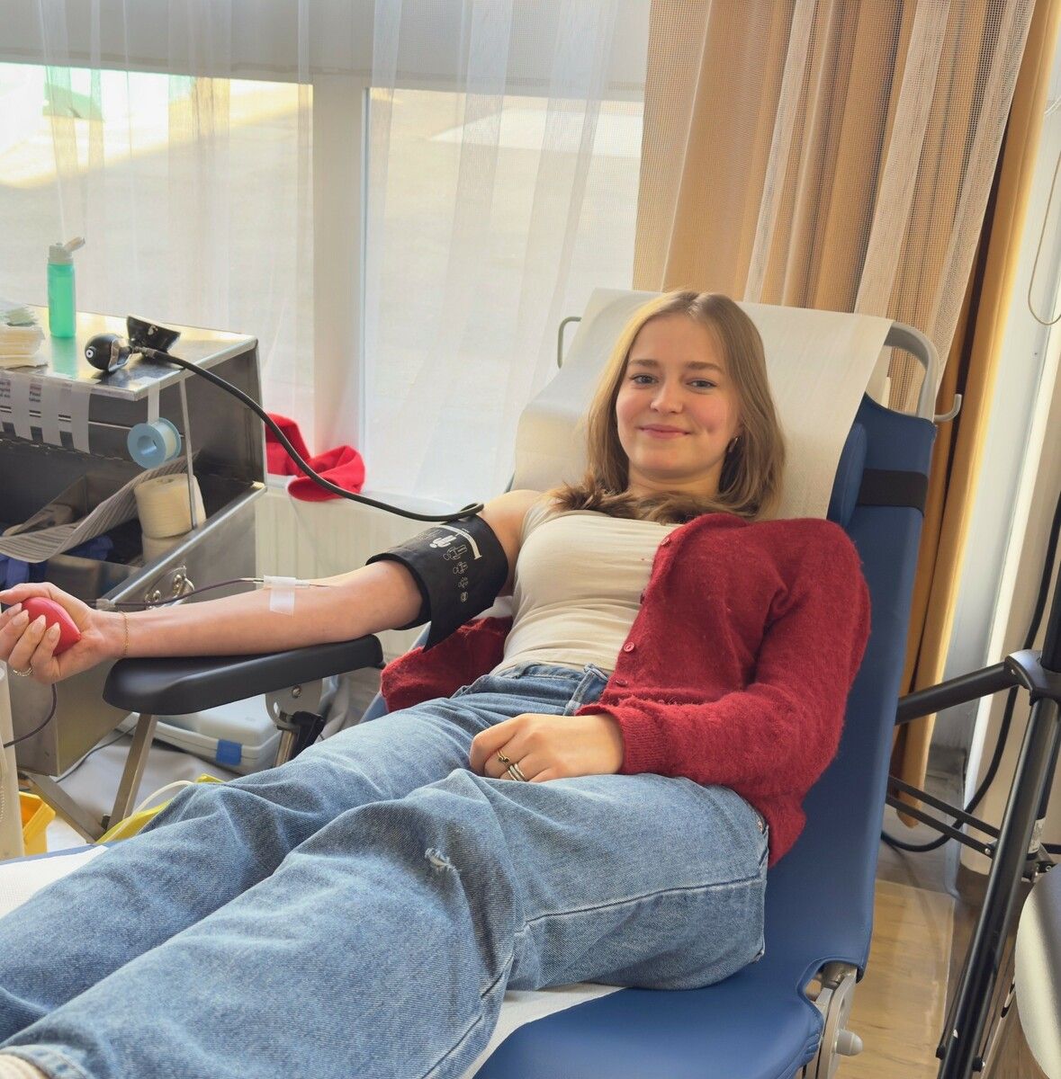 Großer Einsatz für den guten Zweck: Zahlreiche Spenderinnen und Spender beteiligten sich an der Blutspendeaktion in der HTL Dornbirn. ⇒Blutspendendienst Feldkirch