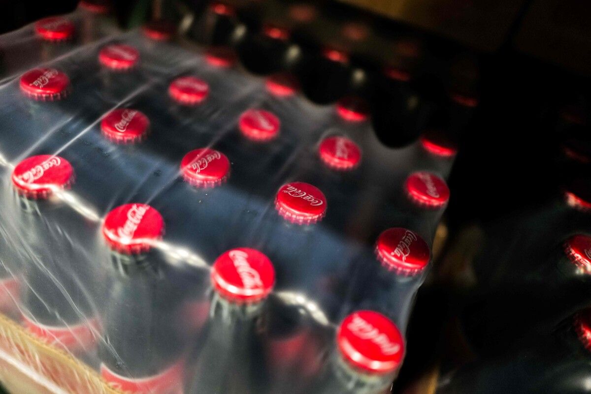 Coca-Cola steigert Umsatz und Gewinn trotz Preiserhöhungen.⇒apa