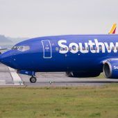 Flugzeug in USA im Sinkflug