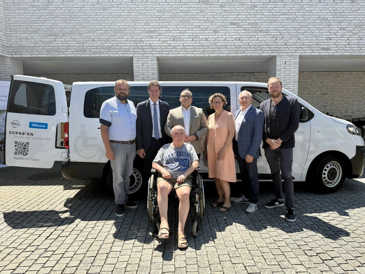 Das neue barrierefreie Auto steht am Pflegeheim Birkenwiese zur Verfügung.