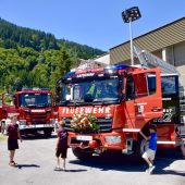 Florianis brennen für die Sicherheit im Dorf