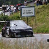 Motorengeheul im Schatten der Alpen