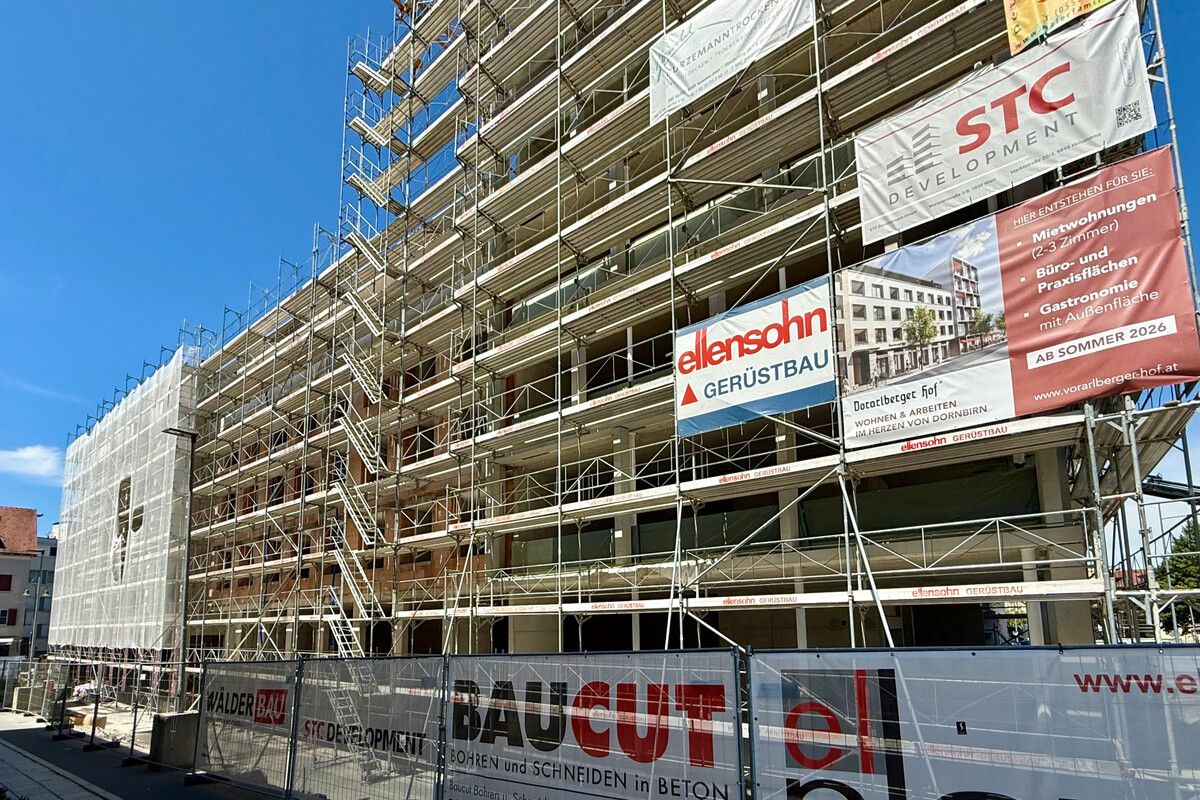 Der Baufortschritt ist bereits gut sichtbar, im kommenden Jahr 2026 erfolgt die Fertigstellung.