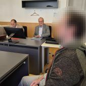 Mädchen mit Baseballschläger attackiert