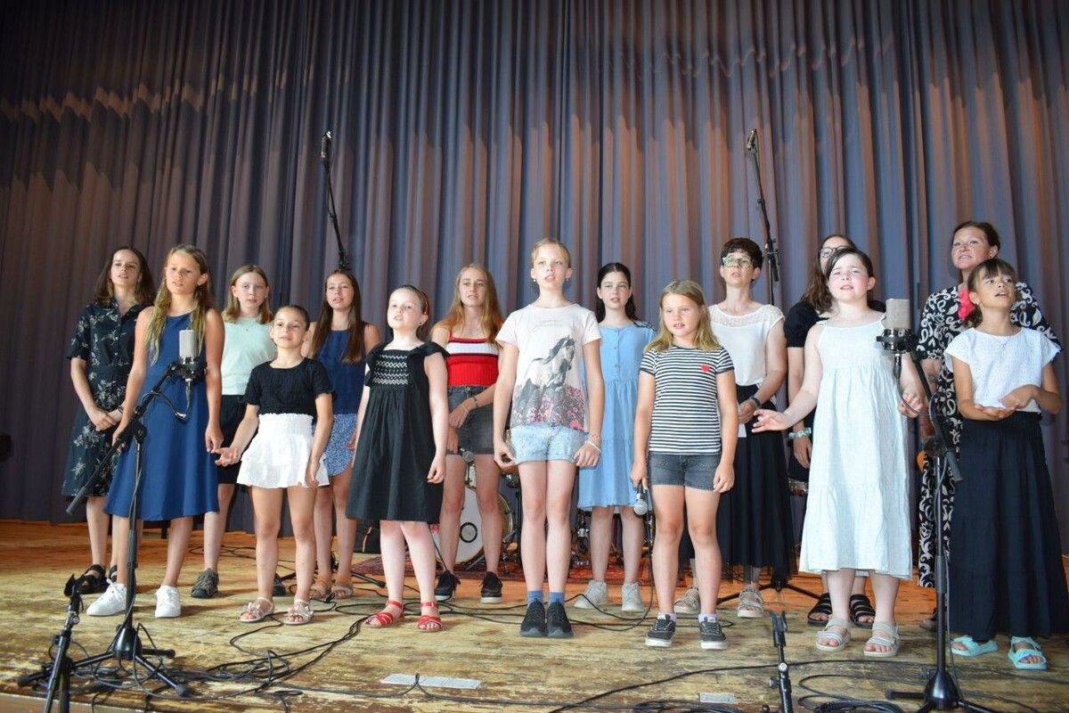 Der Chor der Musikschule Blumenegg Großes Walsertal überzeugte mit stimmungsvollen Beiträgen. ⇒MS Blumenegg Großes Walsertal