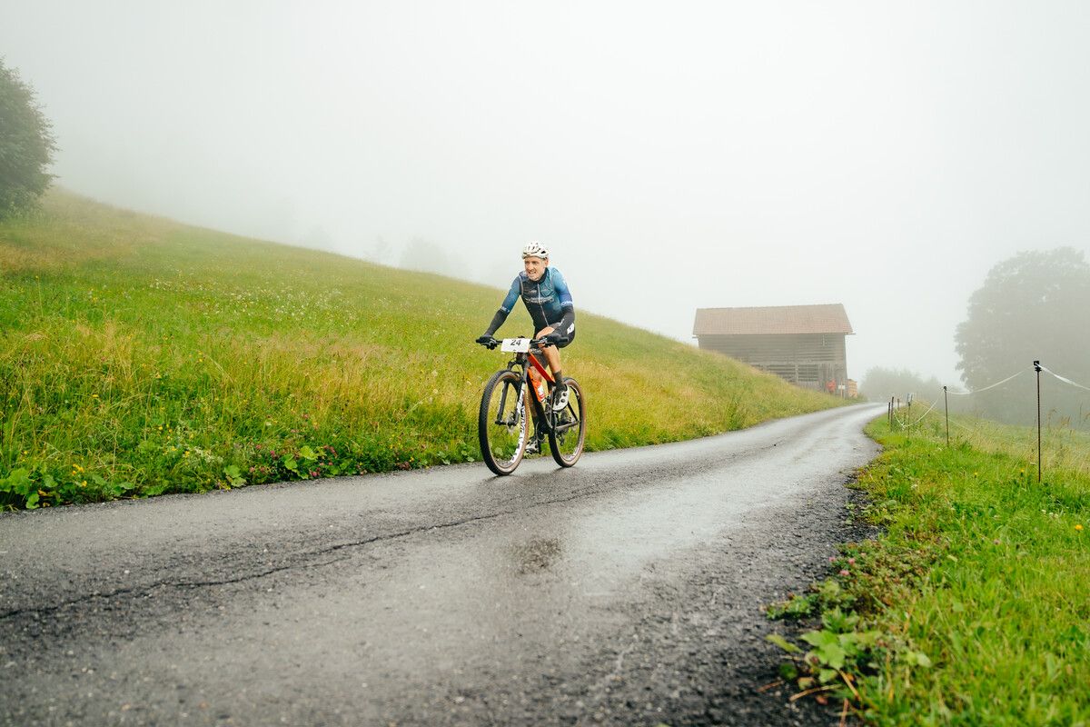 Der Deutsche Simon Stiebjahn überquerte nach 3:09,04 Stunden die Ziellinie in Schruns.⇒Montafon Tourismus
