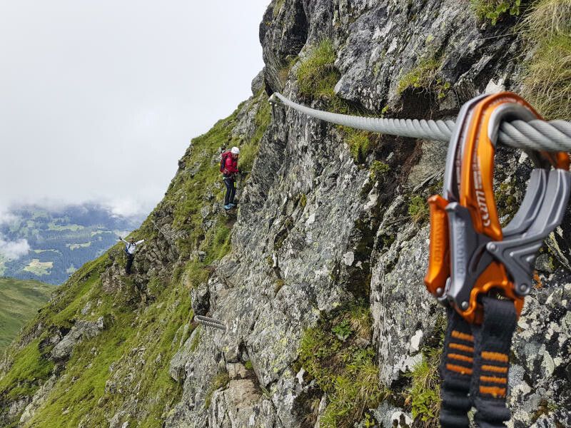 Der Klettersteig am Hochjoch im Montafon ist etwas für erfahrene Alpintouristen und setzt entsprechende Kondition voraus. ⇒vn/Ihring/Böcken