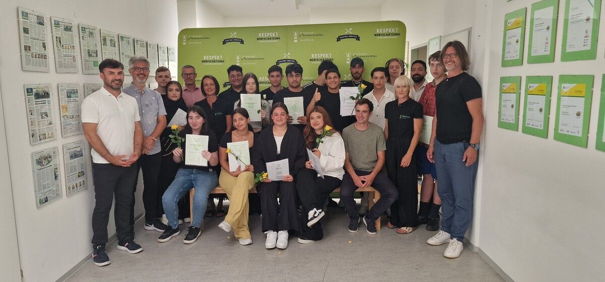 Der Pflichtschulabschluss im Leuchtturm ist mehr als ein Stück Papier – er ist ein Symbol für Hoffnung, Engagement und die Überzeugung, dass jeder Mensch eine Chance auf Bildung verdient.⇒CTh