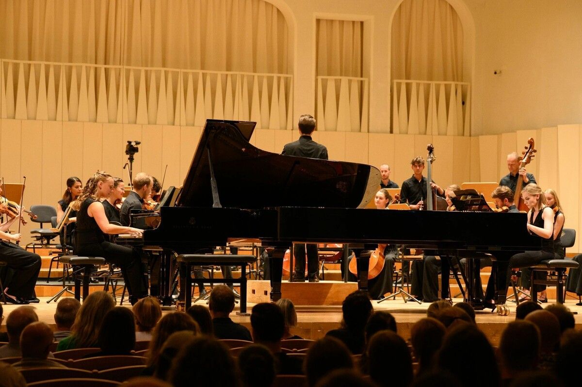Die Camerata Musica Reno setzt sich aus großartigen jungen Musikerinnen und Musikern zusammen. ⇒book chung chi