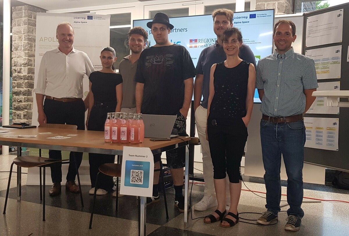 Die FHV-Projektgruppe mit Guido Flatz, Bürgermeister von Doren (l.), und Florian Maurer (FHV, r.). ⇒FHV