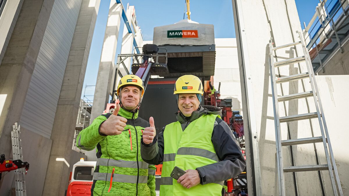 Die Geschäftsführer von Mawera, Thomas Findeis (li.) und Hans Winter, waren bei der Installation der bisher größten realisierten Anlage in Andernach vor Ort. ⇒FA