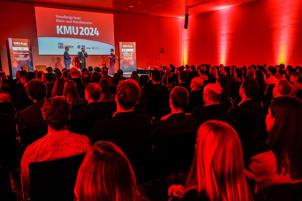 Die KMU-Preisverleihung – hier ein Bild der letztjährigen Veranstaltung – zählt zu den Highlights im Wirtschaftsjahr und ist eine große Bühne für die kleinen und mittleren Unternehmen. ⇒VN/Steurer