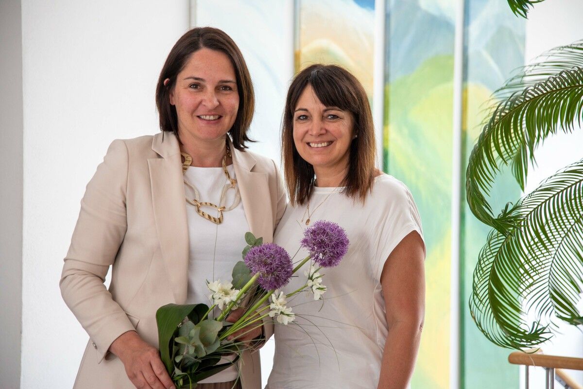 Die scheidende Beiratsvorsitzende Monika Vonier und Geschäftsführerin Natalie Zuderell (r.) freuen sich über den Erfolgsweg des Familienzentrums. ⇒MEZ