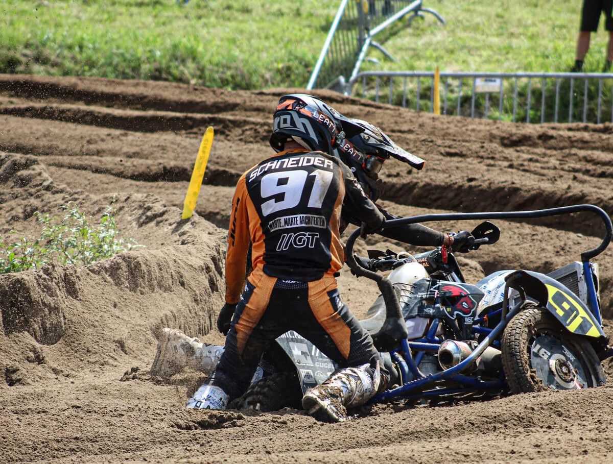 Die Schlüsselszene: Benny Weiss und Patrick Schneider sind im Sand steckengeblieben. Damit war die Qualifikation für die beiden gelaufen.⇒SMX