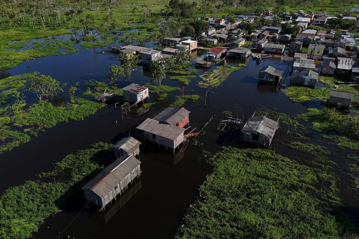Diese Aufnahme zeigt den überfluteten Bezirk Cacau Pirêra nach dem Überlaufen des Rio Negro in Iranduba, Nordbrasilien. AFP (5)