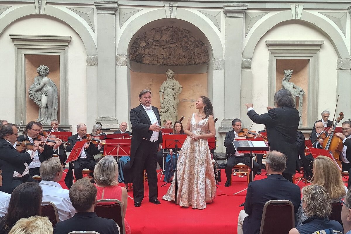 Ein Abend voller Zauber, Operettenglanz und Walzerträume im prachtvollen Palasthof in Hohenems. ⇒vn/ama