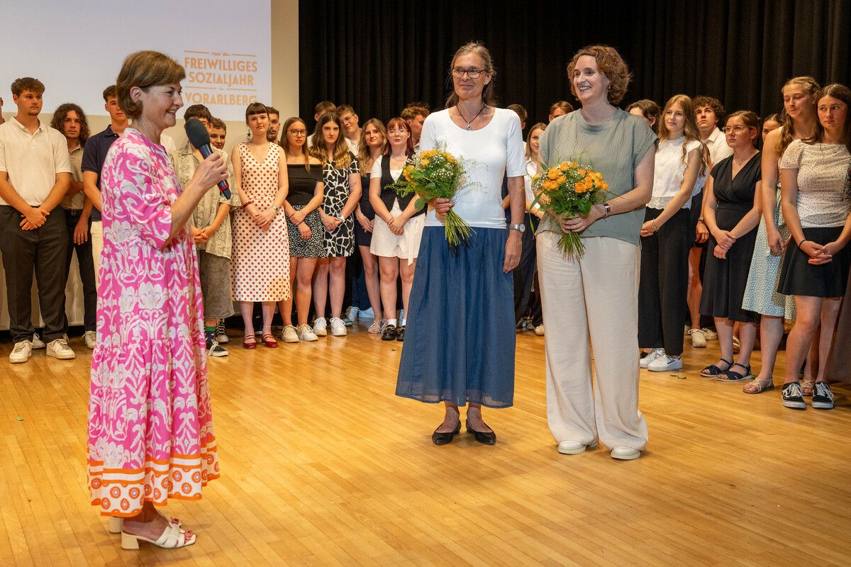 Elisabeth Geser (l.) mit Gertrud Hefel und Christine Sommerauer. ⇒CHRISTIAN LINS