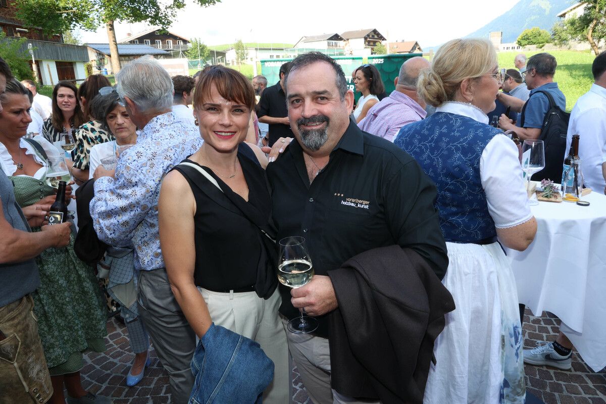Ella Ambicka und Holzbauer Jonny Tiefenthaler.