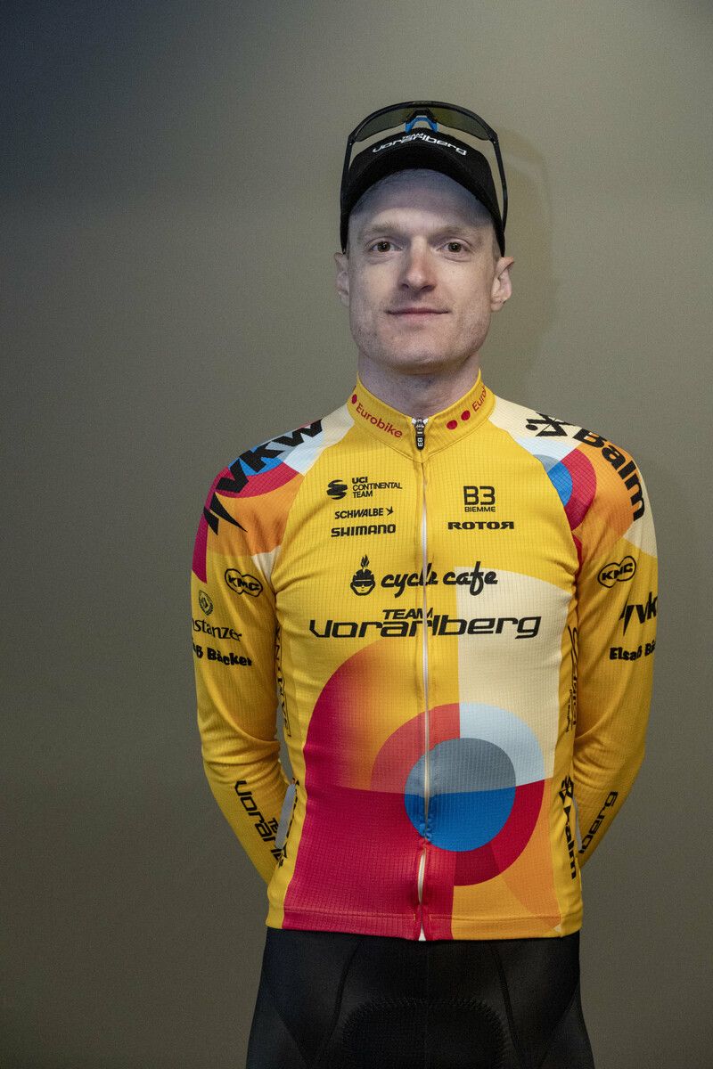 Er ist das Schweizer „Uhrwerk“ in der Mannschaft und zusammen mit Jannis der Teamkapitän. Allerdings verlief die Vorbereitung auf die Tour of Austria für den Routinier nicht gänzlich ohne Probleme. Aufgrund von gesundheitlichen Schwierigkeiten musste er im Training doch kürzertreten. Colin Stüssi, 32 (SUI)