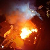 Feuerwehr rettete Frau mit Leiter aus einem brennenden Wohnhaus in Lochau. »A8