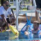 Im Harder Strandbad gibt es Badespaß auch für Menschen mit Handicap. »A4