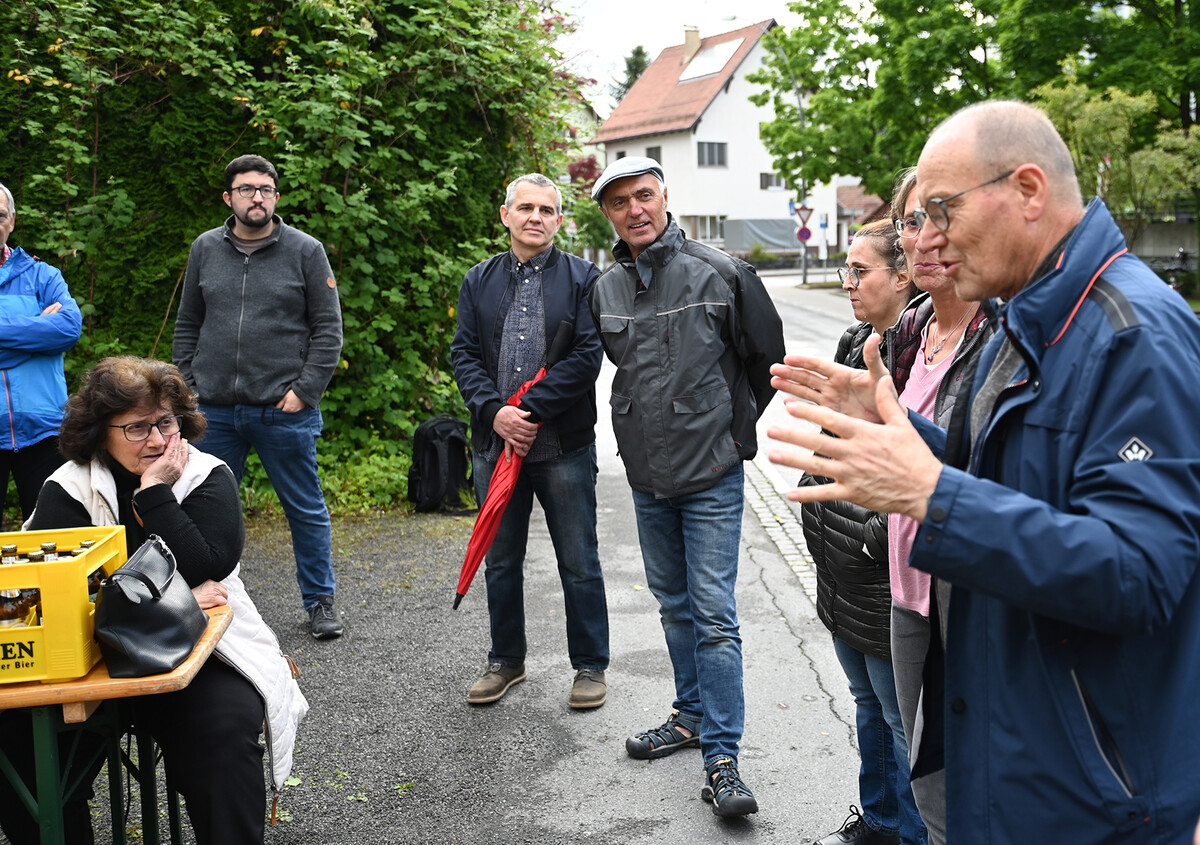 Franz Rüf (ganz rechts) begrüßte die Mitglieder der neuen Genossenschaft.