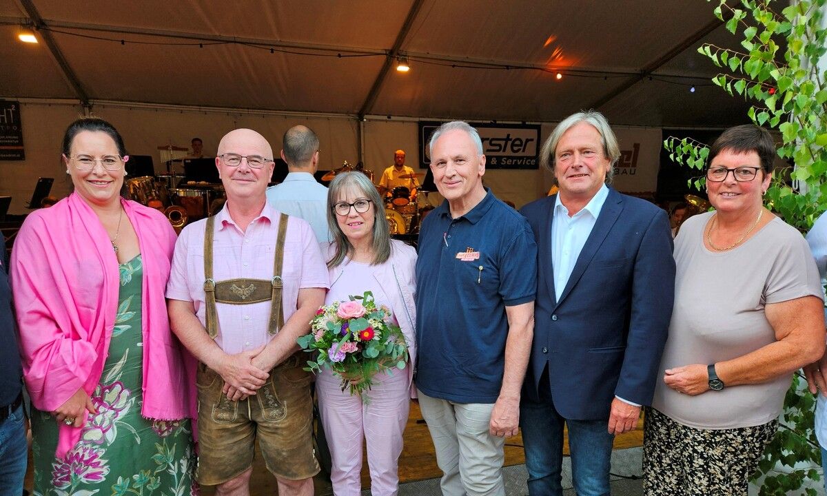 GR Petra Böck, Vizebürgermeister Stephan Schnetzer, Brigitte Denifl und Wolfram Baldauf, Bürgermeister Frank Matt und Kulturreferentin Petra Rührnschopf. ⇒BMS