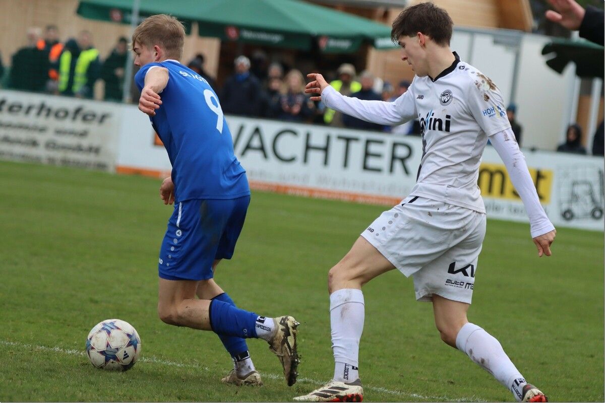 Matchwinner Sandro Nachbaur (l.).⇒Knobel