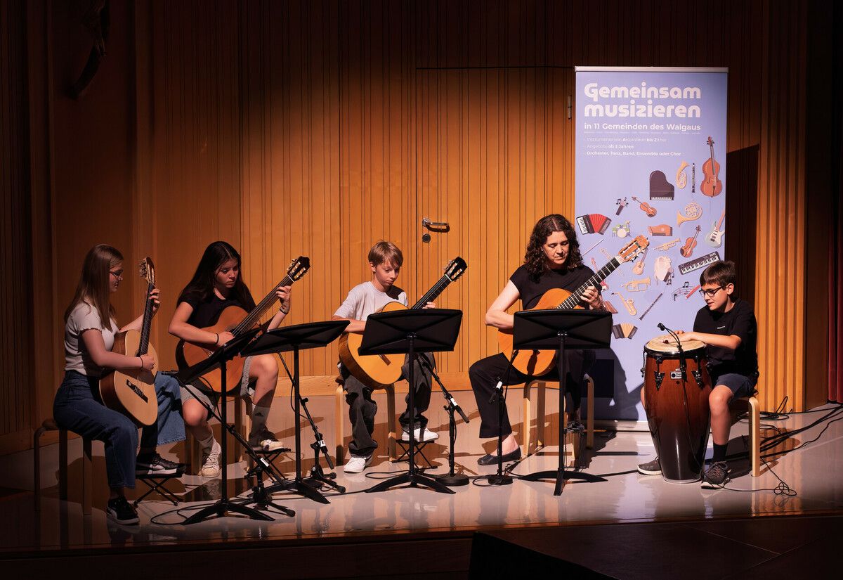 Mit einem stilistisch bunten Programm begeisterte das Jahreskonzert der Musikschule Walgau. ⇒Musikschule Walgau
