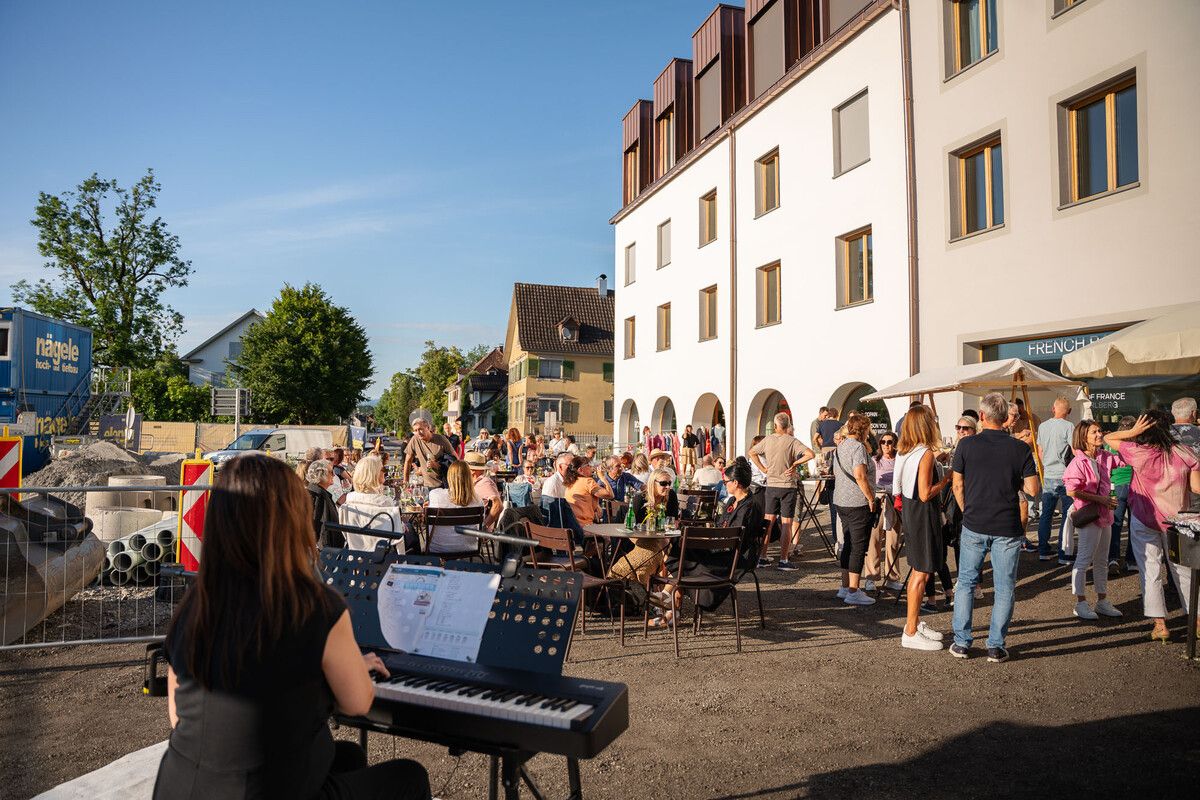 Mitten auf der Baustelle begeisterte Isabella Pincsek bei den Hohenemser Lauschplätzen mit Pop, Jazz und charismatischer Bühnenpräsenz.⇒Stadt Hohenems