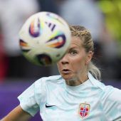 Italien verfolgt Traum, Norwegen bemüht die Tradition