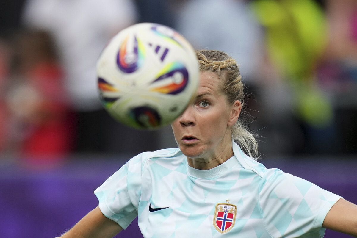 Norwegens Kapitänin Ada Hegerberg war schon 2013 dabei.⇒ap