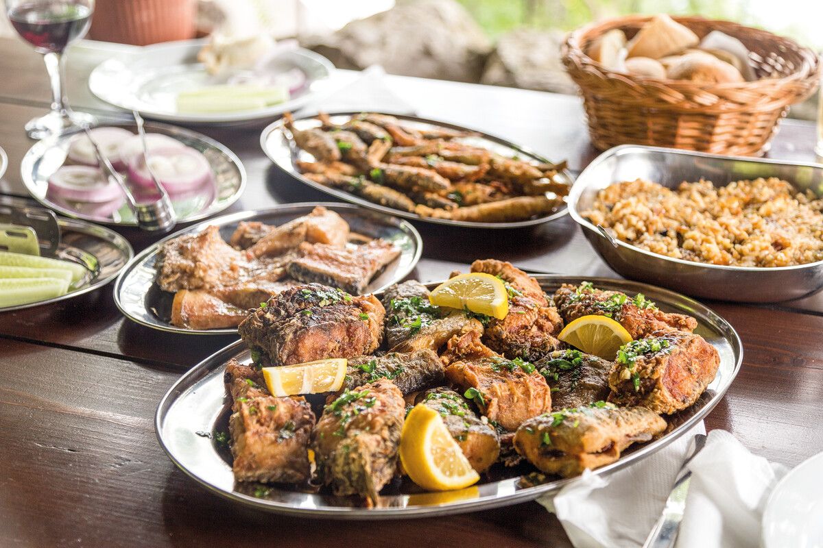 Rund um den Skadarsee wird mit Vorliebe Fisch gegessen.⇒Shutterstock