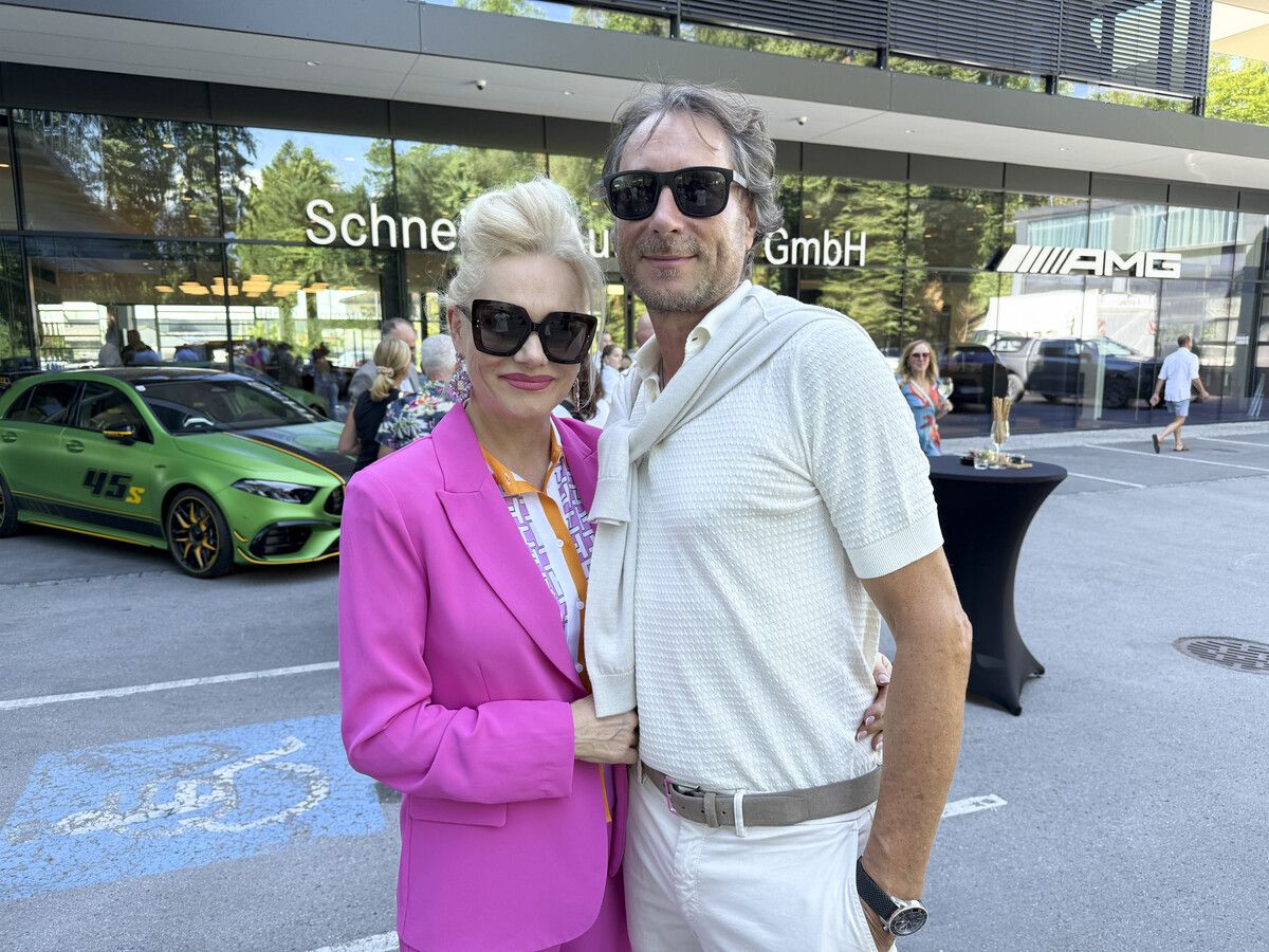 Sabine Fink und Markus Alge zog es zur Siegerehrung.
